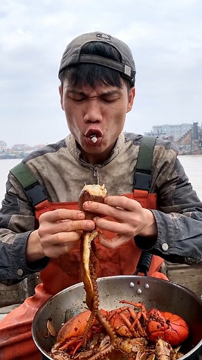 Chinese Fisherman Seafood Mukbang Cooking & Eating Fresh Caught Big & Small Octopus #food #foodie #foodgasm #foodpics #foodporn #foodlover #foodstagram #foodblogger #foodphotography #foodstylist #eating #eatingnyc #seafood #seafoodlover #seafood #yummy #yum #yumyum #yummyfood #yummyyummy #yum #yummyph #viral #virals #viralpost #viralvideo #reels #reels2023 #reelsviral #reelsindia | Yummy MK