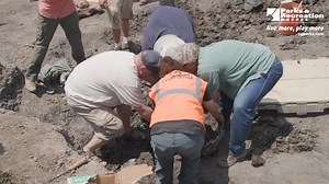 ICYMI: Department of Parks and Recreation, Prince George's County paleontologist and volunteers at M-NCPPC Dinosaur Park discovered the largest theropod fossil in Eastern North America during a dig experience program at the park. Additional fossils found nearby elevate the Dinosaur Park's classification to a "bonebed". This is the first dinosaur "bonebed" discovered in Maryland since 1887. 🦕 The team successfully excavated the fossils and transported them to our secure lab where they will be cl