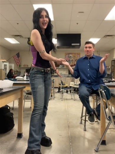 yes girl wear that bustier to class #sydrosalee #ootd #throwback #fitcheck #outfitinspo