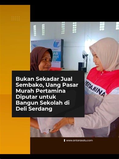 ‎PERTAMINA Patra Niaga Regional Sumbagut menunjukkan cara unik dalam mengelola program Tanggung Jawab Sosial dan Lingkungan (TJSL). Tak sekadar memberi subsidi pangan, mereka memutar seluruh hasil penjualan paket sembako murah untuk mendukung pembangunan sarana dan prasarana sekolah. ‎Inisiatif itu diwujudkan dalam kegiatan Pasar Murah yang digelar di Desa Pantai Labu Pekan, Kabupaten Deli Serdang, Sumut, Rabu (30/4). Di sana, Pertamina menyediakan 1.000 paket sembako untuk warga prasejahtera. ‎