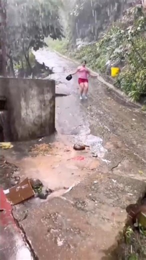 ladki gir gai ...😂😂#reels #funny #shots #stitch