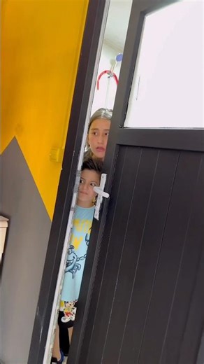 Childs running away from hello Neighbor 😱♥️👻#shorst