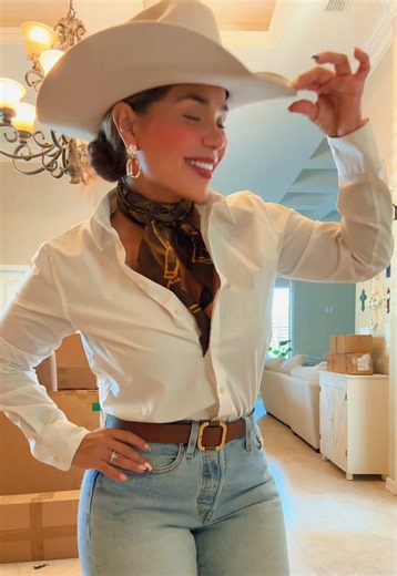 Western mood, but make it chic 🤎🤠 A little cowgirl energy in today’s OOTD because boots denim will always have my heart. ✨ #fyp #WesternFashion #WesternOOTD #CowgirlOOTD #OOTDInspo
