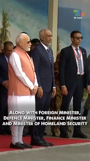 Hello, Maldives from India 🌴🇮🇳🤝🇲🇻 PM Narendra Modi received a warm and spirited welcome as President Muizzu and top ministers greeted him at the airport. A grand cultural reception and heartfelt gestures reflected the strong and growing ties between India and the Maldives #PMModiInMaldives | MyGovIndia