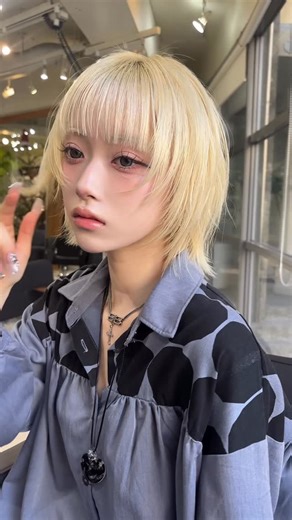 Miina on Instagram: "サロン撮影の動いてるミーナ📸 #サロンモデル #サロモ #レイヤーボブ #ハイトーンボブ #金髪ボブ"