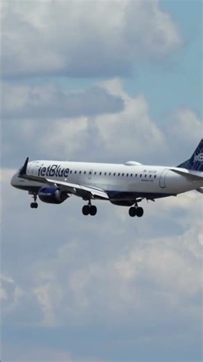 Blue Beauty on Final! JetBlue E190 approaches DCA!