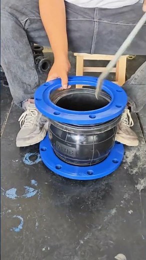 Video on quick installation of flanged rubber expansion joints.#ExpansionJoint #Valve #Flange