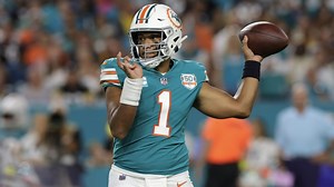 Tagovailoa's first TD pass since Week 4 goes to Mostert