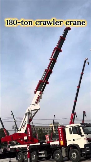 The 180-ton folding boom crane is suitable for infrastructure projects, port loading and unloading