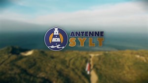 Am Montag 29.04.19 gibt es wieder einen Syltkrimi im Fernsehen. Das ZDF zeigt um 20 Uhr 15 eine neue Folge von "Nord Nord Mord" mit dem Titel "Sievers und die Tote im Strandkorb". Wir haben für alle Antenne Sylt Hörer schon mal einen kurzen Ausschnitt. www.antenne-sylt.de | Antenne Sylt