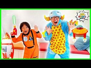 Ryan meets an Alien Friend In Space Pretend play! - Videos For Kids