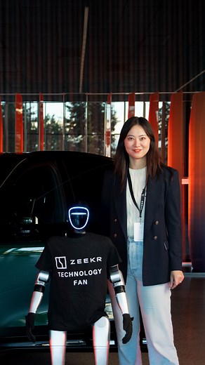 14K views · 143 reactions | Zeeky took on hosting duties at the Zeekr Experience Days in Gothenburg. He welcomed guests, posed for photos and proudly represented himself as a Zeekr technology fan. Meet Zeeky, our office robot. #Zeekr #ZeekrEurope #ZeekrTech | Zeekr Europe | Facebook