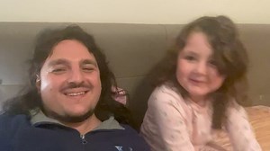 Amore! Torni a casa, e trovi la tua piccola pronta per la poesia più bella. Quella per la Festa del Papà. Sei stata bravissima, mio dolce tesoro. Un abbraccio forte a tutti i papà, ed a tutti i figli. Ti amo, Anna. | Josi Gerardo Della Ragione