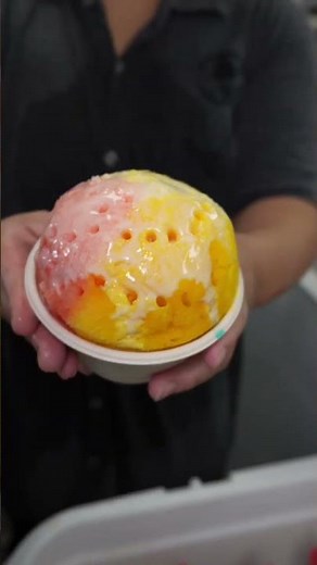 Shave Ice in Hawaii #hawaii #shaveice #hawaiianshaveice #youtubeshorts #viralvideos