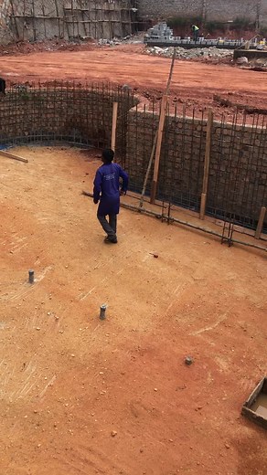 The construction of a swimming requires a significant amount of materials.#construccion #swimmingpool #quaroofco #0773710640