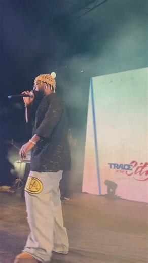 Falz performs ‘Soldier’ ft. Simi in Ibadan | AkPraise.Com