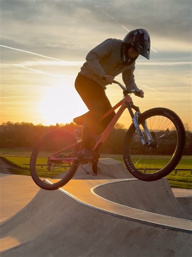 was gonna 3 it untill fuh ahh bike broke #50to01⚡️ #scor #slopeduro #mtb #fullsend