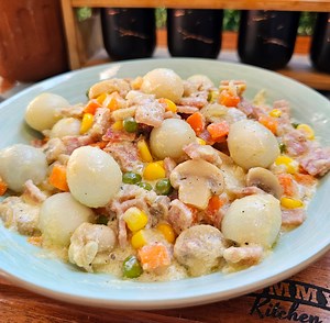 Sippo Eggs, a delightful Filipino snack, are an irresistible fusion of sweet and savory flavors wrapped in a crunchy, golden shell. Perfectly bite-sized and ideal for any occasion, this dish is loved by both kids and adults alike. Whether served as a party appetizer, a quick snack, or even a breakfast treat, Sippo Eggs never fail to impress! Experience the joy of making these tasty treats at home and share them with your loved ones. Get ready to elevate your snack game with this iconic Filipino 