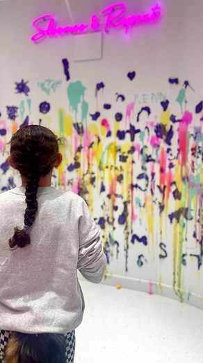 Sloomoo Minimoo is now open at King of Prussia Mall! Here’s everything you need to know! @sloomooinstitute @kop_mall 🅿️ Location and best place to park: If you can park outside of Eataly next to the orange parking garage you will go right up the escalator as you walk in and find it right on your left at the upper level of the plaza near H&M 🎟️ Cost: weekdays are $23.99/slimer and $25.99/weekends. Tickets are for all ages. Each ticket comes with a non-sliming adult included. Other adults not ma