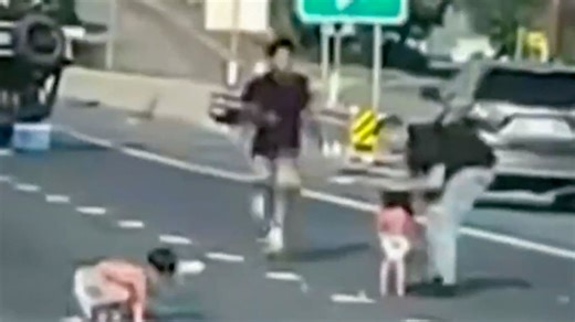Video shows 2 toddlers in diapers saved from Texas highway