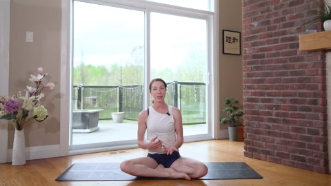 30 min yogalates flow for strength and mobility