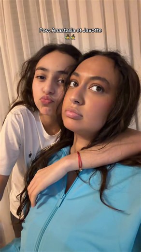Ma mini moi sorcière (contexte: ma grand mère arrive pas à dire qui est le plus beaux de la famille alors que pour nous c très simple) #sister #humour #devinelapersonne