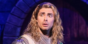 How Mean Girls Infiltrated Jonathan Bennett’s Broadway Debut in Spamalot