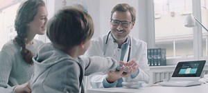 Driving transformation: Today is World Asthma Day - an estimated 330 million people worldwide suffer from asthma, and this figure is predicted to grow by more than 100 million by 2025. Fortunately, connectivity is changing our lives for the better - and now, Bosch Healthcare Solutions has developed the first patient device for asthmatics. The award-winning ‘Vivatmo me’ makes it possible for patients to monitor their airway inflammation and share the stored values with their doctor in concise for