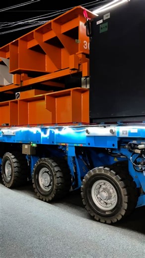 【公式】株式会社森組 on Instagram: "当社がスポンサーとしてジョイントベンチャーで施工している、阪急京都線連続立体交差化工事現場へ行ってきました！ 大通りを通行止めにし、約１４０名の工事関係者が集結。 なかなか目にすることのできない【多軸台車】という大型機械を使って、桁架設の作業が行われました。 ミリ単位で巨大な機械を動かす技に、ただただ圧倒...👏 関係者の皆様、本当にお疲れ様でした。 #森組#morigumi#ゼネコン#建設#社員#施工管理#現場#東京#大阪#土木#モーリー#鉄道#鉄道工事#多軸台車#建設重機#電車好き#社長#阪急電鉄#阪急電車#阪急京都線#立体交差化工事#大阪高槻京都線#府道１４号線#撮り鉄"