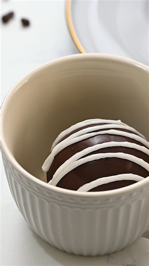 HOW TO MAKE HOT COCOA BOMBS! Recipe: https://princesspinkygirl.com/hot-chocolate-bombs/ | Princess Pinky Girl