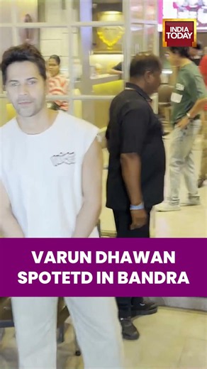 Varun Dhawan Spotted in Bandra | Casual Street Look Wins Fans Online #varundhawan