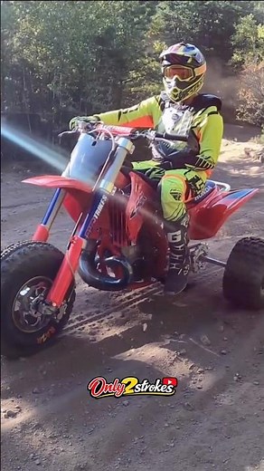 Pure 2-Stroke Fury! Ripping the Vintage Honda ATC 250R #2Stroke #3Wheeler #VintageATV