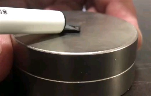 显示室温和大气压下悬浮的超导体 Pb(10-x)Cu(x) (PO4)6 O 及其机理