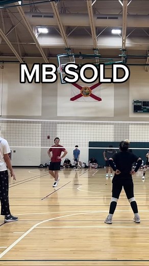 🙂‍↔️ @filip_kierzkowski . . . full games on the tube 😛 @ dr.dre711 . . . #volleyball #explore | Andrea Seijas