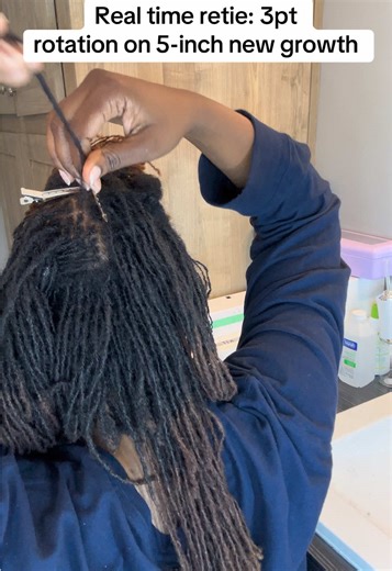 🥴5-inch new growth…real time 3pt rotation #microlocs #microlocsjourney #retighteninglocs #interlocking #fyp #newgrowth #locsoftiktok #locclovee