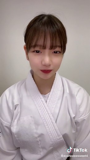 金蹴りの神秘：女子の蹴り技と体験談
