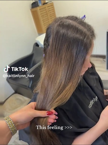 Out here creating gorgeous hair🔥 service: partial custom color and 1 row maintenance appointment I added both highlights and low lights to this babe’s hair as she wanted more dimension and color in her hair. I finished up her appointment with moving up her extensions and styling her hair 𝐓𝐎 𝐁𝐎𝐎𝐊: (𝟒𝟎𝟓)-𝟓𝟕𝟎-𝟗𝟕𝟏𝟐 ↓ 𝑩𝑶𝑶𝑲𝑰𝑵𝑮 𝑳𝑰𝑵𝑲 ↓ kaitlinlynnhair.glossgenius.com 📍17939 N Pennsylvania Ave ste A, Edmond, OK 73012 Suite 6 OKC hairstylist | OKC hair salon | OKC hair extensi