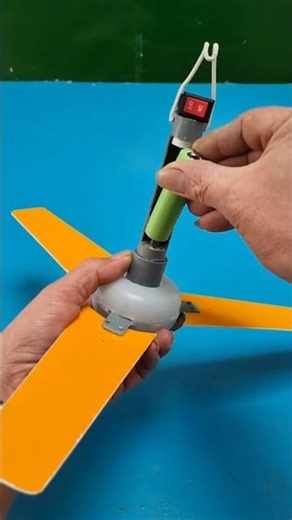 My latest DIY ceiling fan is made from a broken LED light bulb #DIY #CeilingFan #Recycling