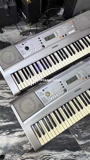 🎹 Yamaha PSR-E303 / PSR-E313 Keyboard • 61 touch-sensitive keys 🎶 • ~482–500 built-in voices 🎧 • 100 rhythms for full backing ✨ • Built-in lessons & songs for easy learning 🎼 DM to order 📩 ⸻ 📍 No. 2, Ajibola Crescent, Alapere Bus Stop, Ketu, Lagos 🚚 Nationwide Delivery 📲 234 916 766 4728 #pianolabb #musicstore #lagosmusicstore #psre303 #keyboardstore