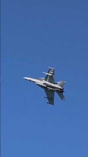 RAAF Super Hornet Display Team Woody & Langas “Hit the Brakes & Let Them Fly By” + Flares! 🔥