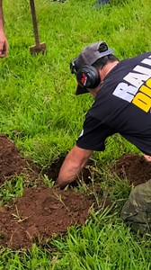 438K views · 2.8K reactions | Coisa grande enterrada aqui Tesouro relíquias detector de metais #relíquias #moedas #detectorismo #aventuras #tesouro | Relíquias do sul | Facebook