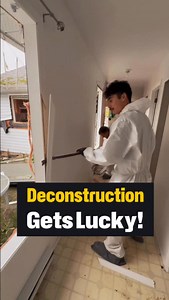 🎯 When Demolition Luck Strikes That One-In-A-Thousand Perfect Pull Every demo crew knows the truth — trim NEVER comes off in one clean piece. But today? We got the unicorn moment. One pull, zero breaks, no fight, no splintering. Pure demo luck. And while skill, experience, and technique matter, sometimes the building just decides to cooperate for once. ⸻ 🔧 Why This Matters Precision Demo • Less Mess • Faster Work ✔️ Cleaner separation means easier recycling ✔️ Less debris = safer workspace ✔️ 
