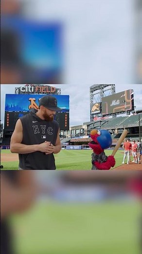 Brandon Nimmo gives Elmo a hitting lesson ahead of Sesame Street Night at Citi Field! 🥹