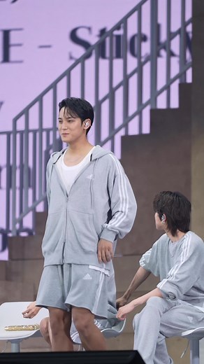 Mingyu Seventeen Sticky Dance Challenge