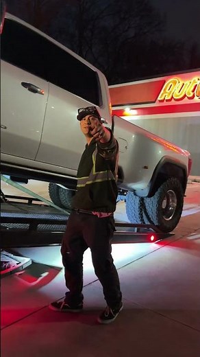 Medium load, smooth move. 🔥Loading a medium-duty truck onto the rollback with Tow Vibes!