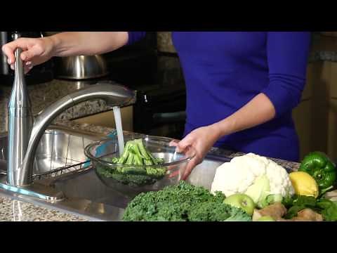 How to Wash Vegetables Naturally : Healthy Fruit & Vegetable Tips