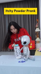 It’s prank time!🤭 #yaey #itchy #powder #prank #mom #sister #dad | Im_siowei