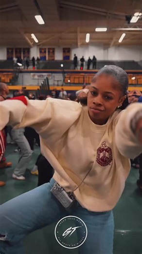 Delta stroll! @grandtourmedia @king_mcneal_collection #deltasigmatheta #deltasigmathetasororityinc #deltasigmathetasorority #deltadiva #deltasigmathetasororityincorporated