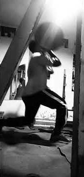 Front lunges for #weightlifting #gym