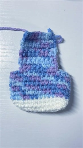 ひと口雲のイヤホンケース☁️│手編み #ハンドメイド #イヤホンケース